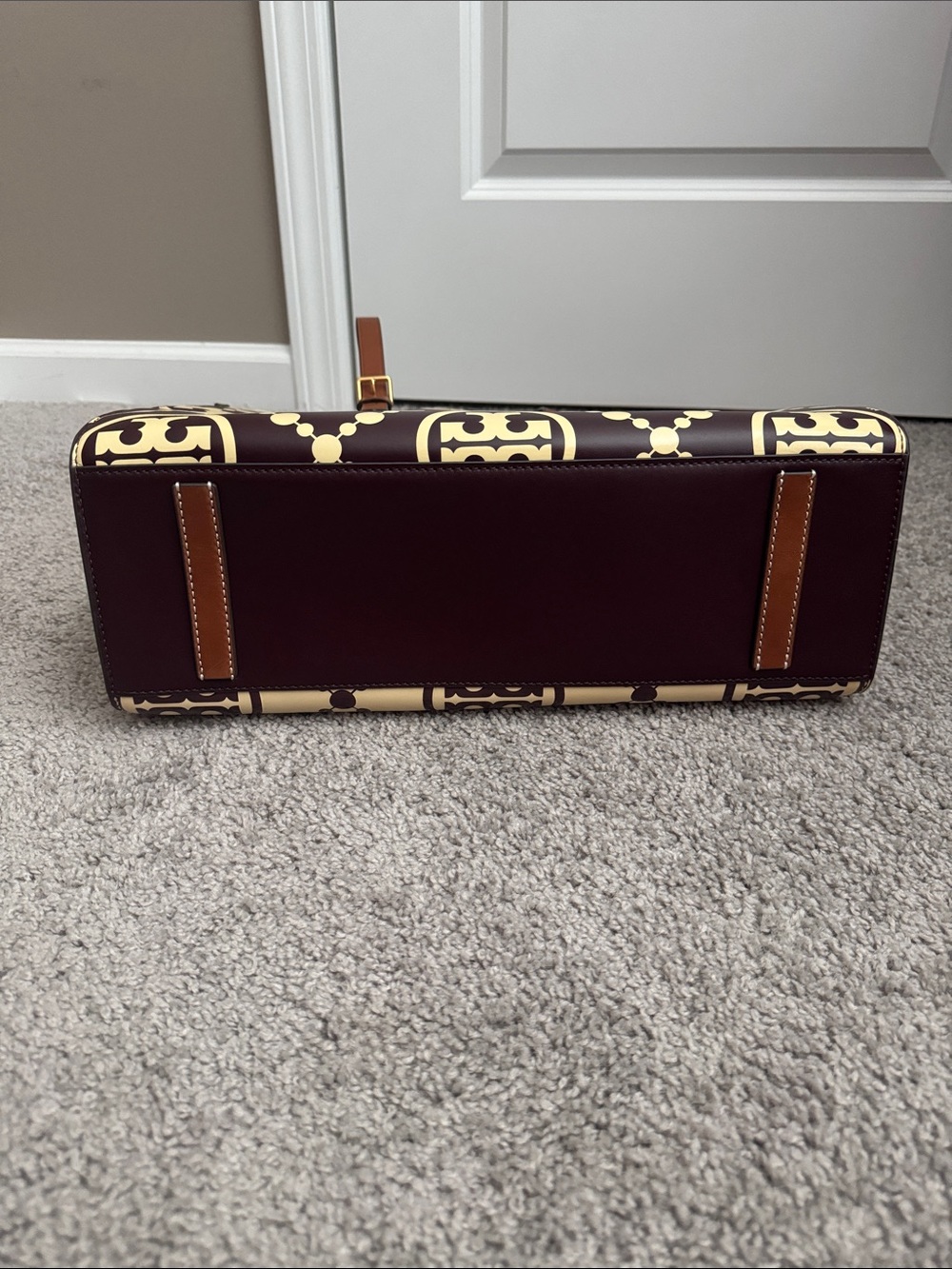 Tory Burch Dark Red & Cream Tote Logo Pattern - Picture 5 of 8